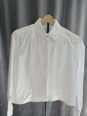 Banana Republic White Pleated Front Dress Shirt- Brand New, Never worn!